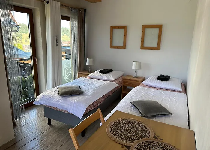 Pokoje z prysznicem 2 3 4 osobowe z łazienką lub Apartament z wanną z hydromasażem na wyłączność