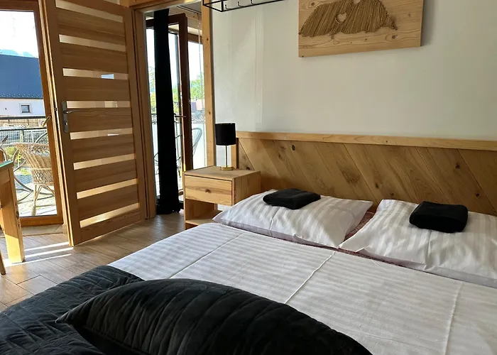 Pokoje z prysznicem 2 3 4 osobowe z łazienką lub Apartament z wanną z hydromasażem na wyłączność